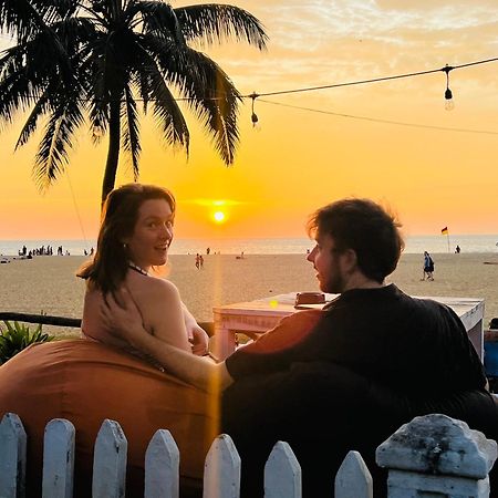 Honey Beach Hostel Негомбо Екстериор снимка